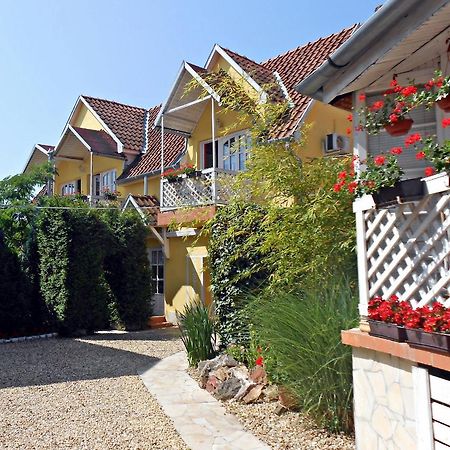 Castello Vendeg Es Apartmanhaz エゲル エクステリア 写真