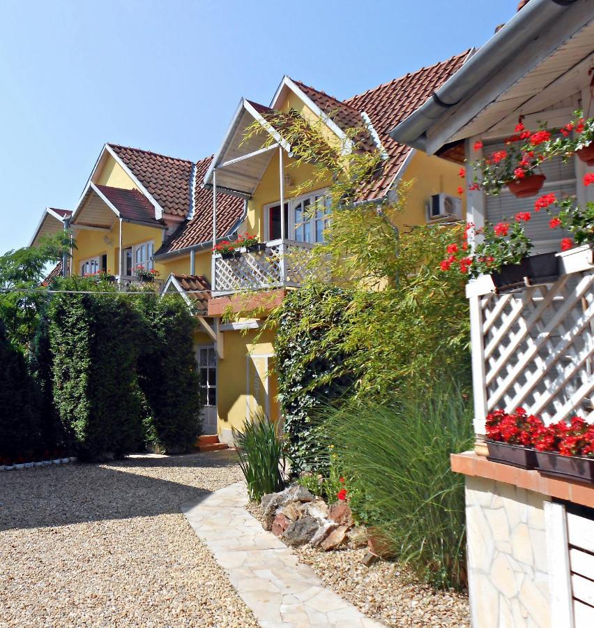 Castello Vendeg Es Apartmanhaz エゲル エクステリア 写真