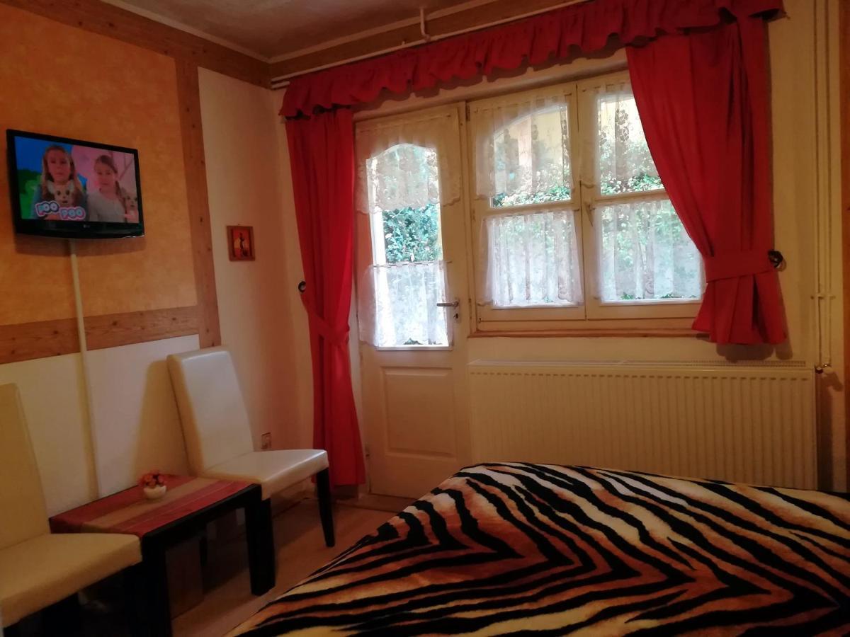 Castello Vendeg Es Apartmanhaz エゲル エクステリア 写真