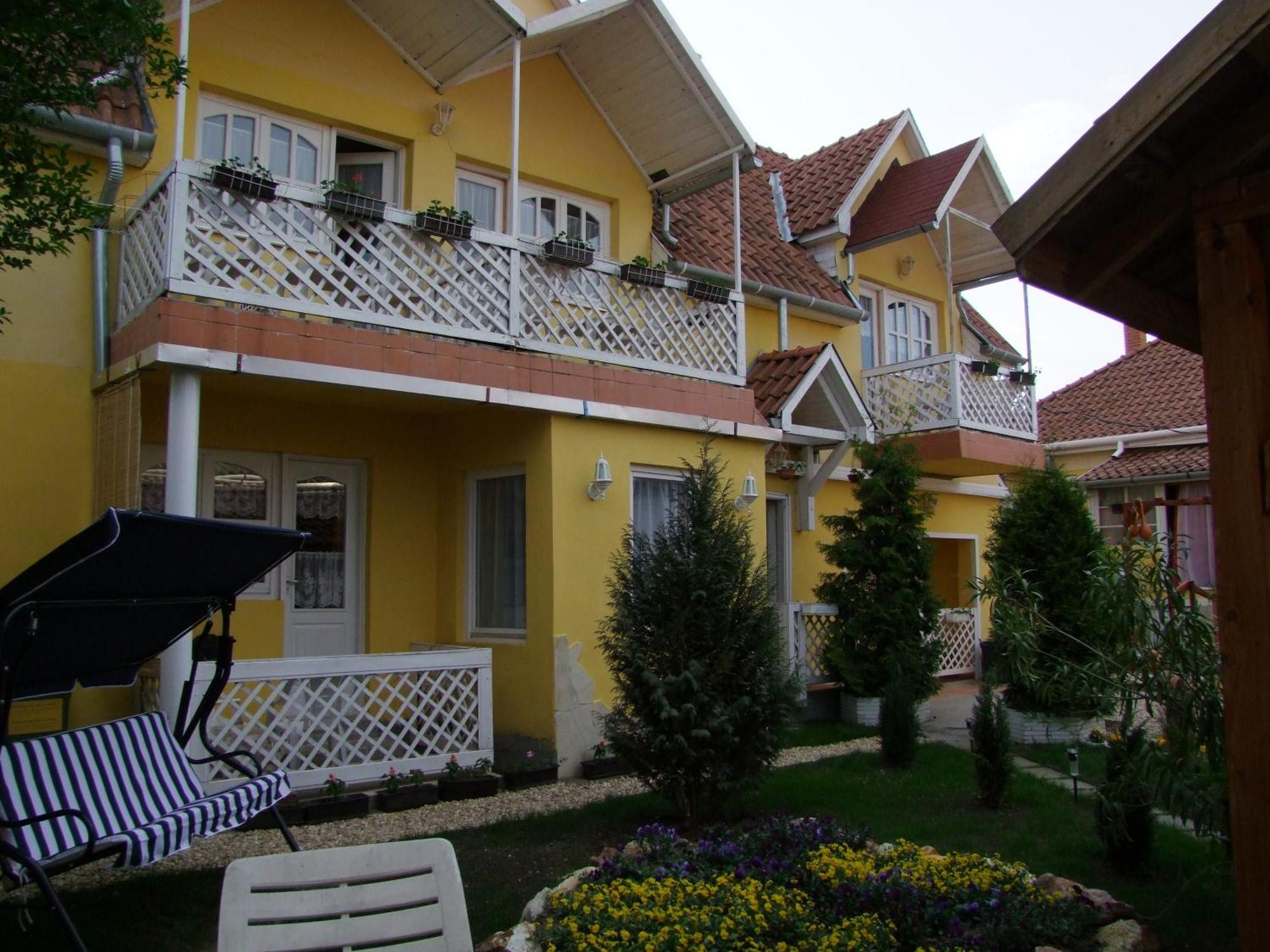 Castello Vendeg Es Apartmanhaz エゲル エクステリア 写真